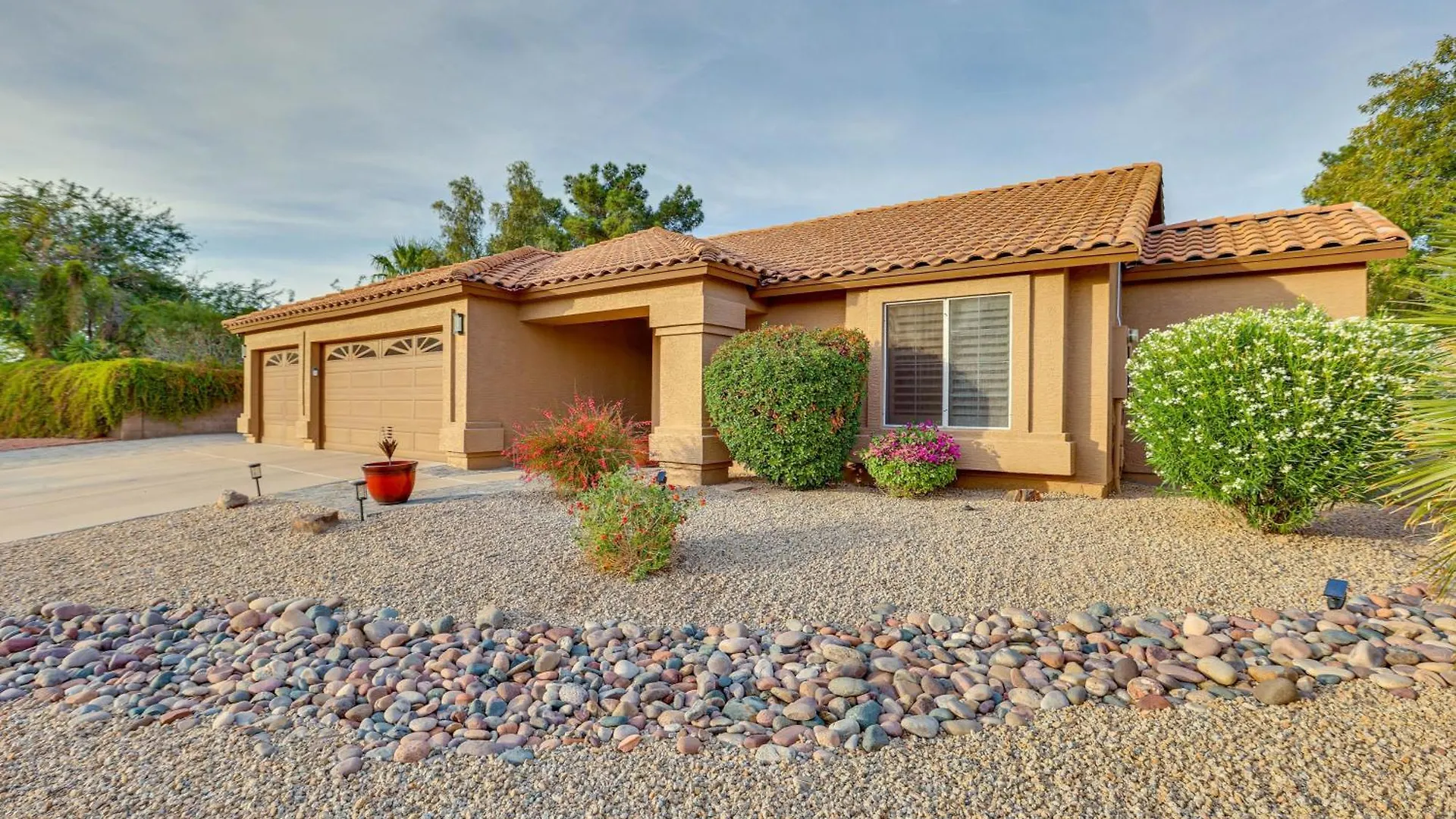 Modern Scottsdale Home With Fenced Hot Tub And Bbq! Phoenix